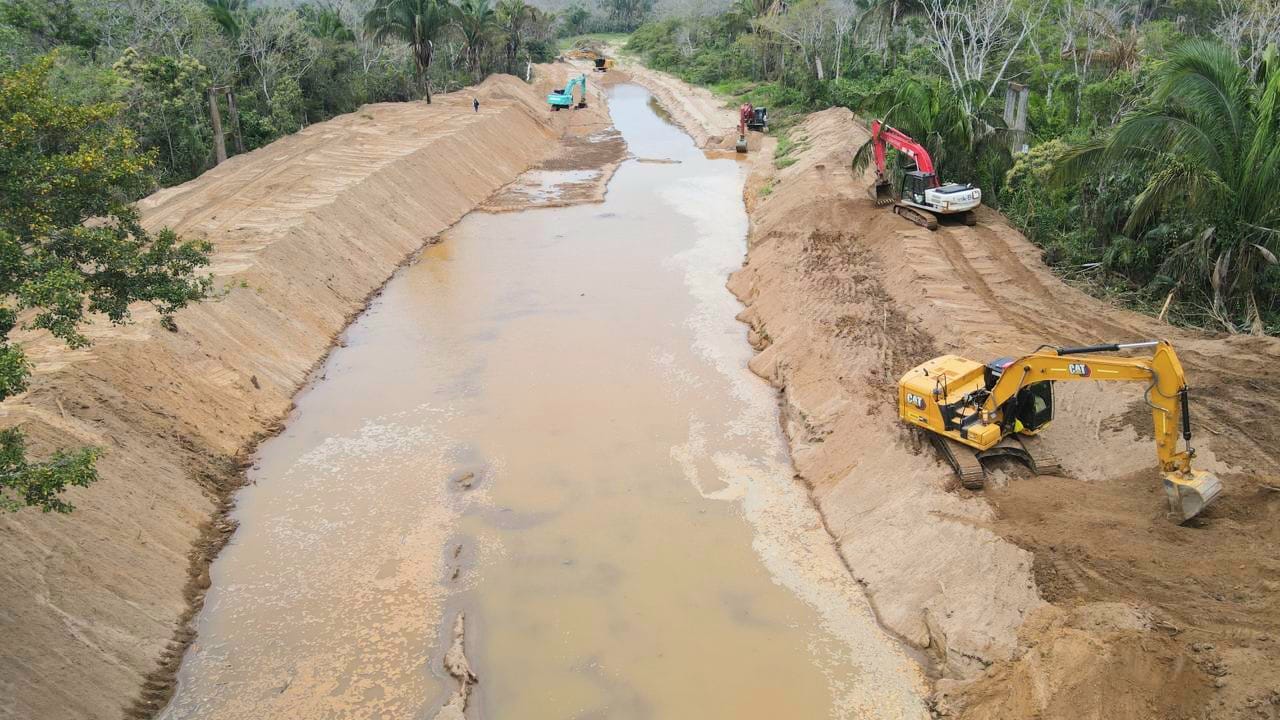 Avanza la canalización de 3 km del río Charte en Maní 4