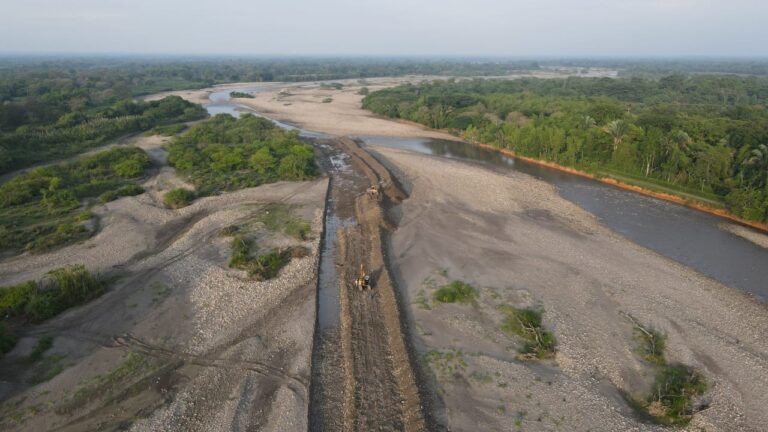 Canal de 1.5 km en el Río Cravo Sur a la altura de la vereda Palomas 4