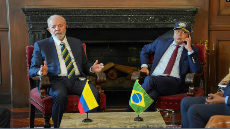 Los presidentes de Brasil y Colombia, durante una reunión oficial el miércoles 17 de abril de 2024.