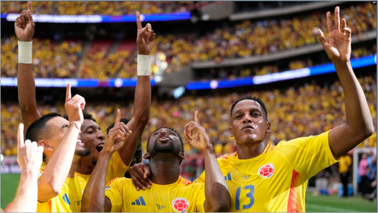 La Selección Colombia celebra su pase a los cuartos de final de la Copa América