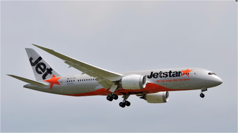 Un avión Jetstar llega al aeropuerto de Melbourne en Melbourne, Australia, el 9 de octubre de 2013. AP