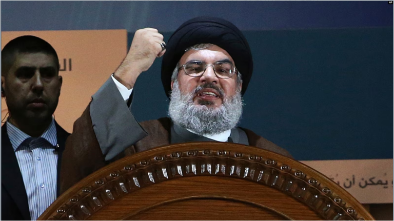 ARCHIVO - El líder de Hezbollah, Hassan Nasrallah, habla durante una manifestación para conmemorar el día de Jerusalén, en el suburbio sur de Beirut, el 2 de agosto de 2013. (Foto AP/Hussein Malla, archivo)