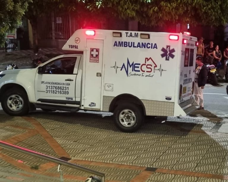 Ambulancia que transporta paciente