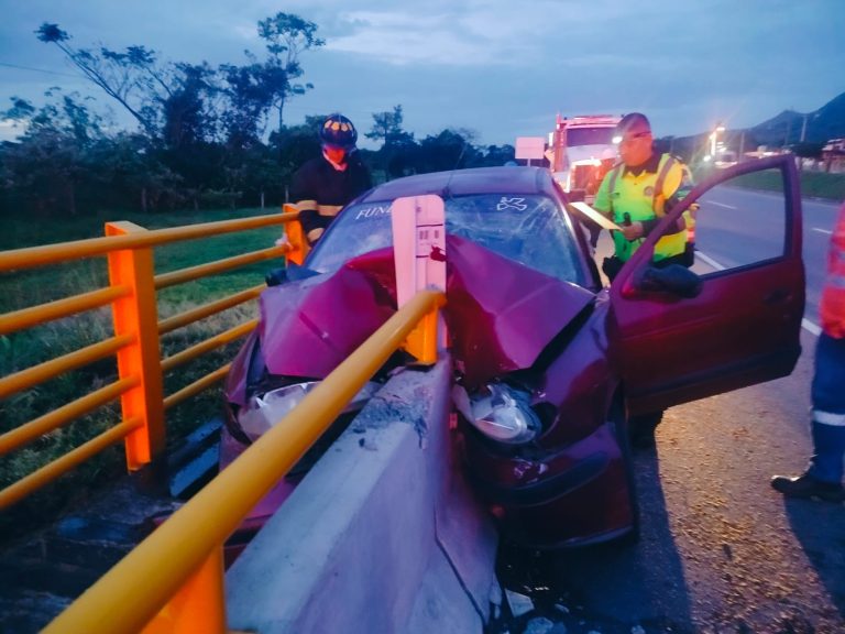 Coche fúnebre accidentado