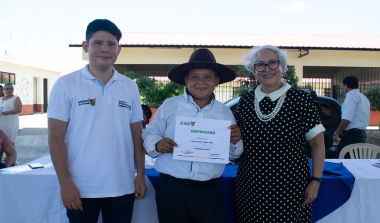 Estudiantes de la I.E. Teresa de Calcuta de Yopal reciben certificados en programación con scratch