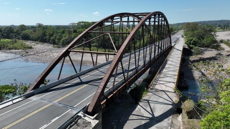 Puente Guacavía, km 36+700 de la ruta nacional 6510.