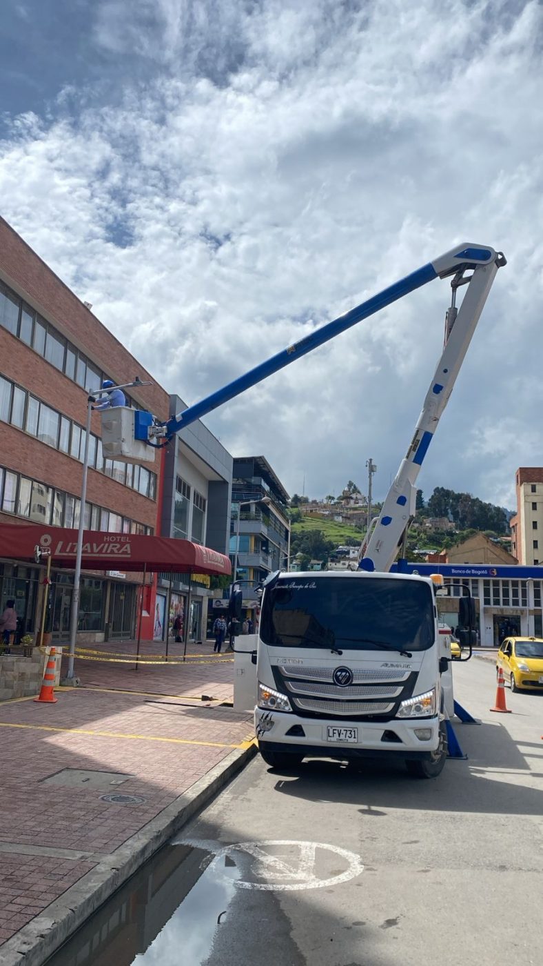Ciudad Luz_ Reparaciones Plaza de la Villa_1
