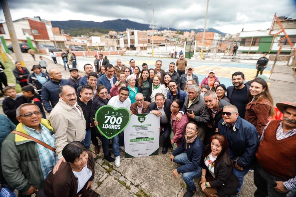Amaya entrega camas y anuncia obras en Duitama