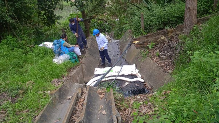 Derrame hidrocarbutos Cáqueza