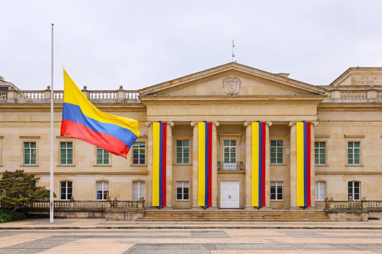 Bandera media asta en Presidencia