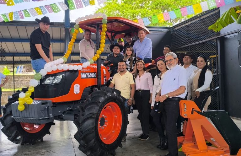 eNTREGA IMPLEMENTOS AGRICOLAS