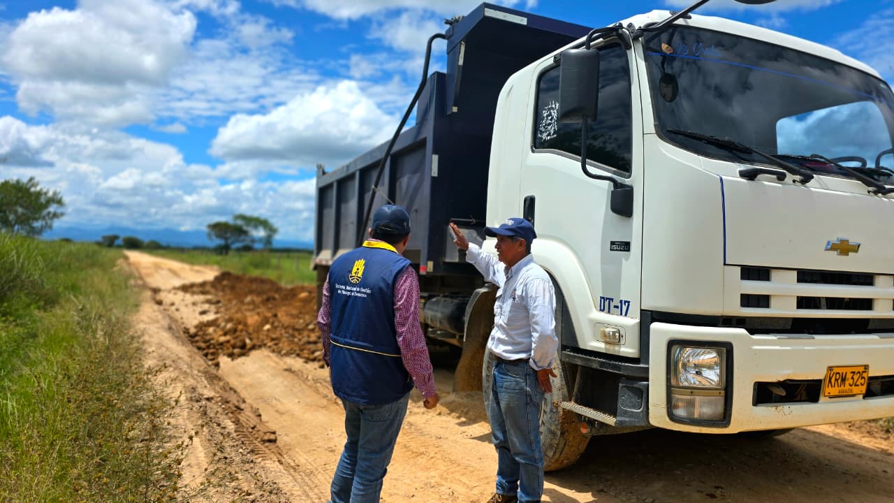 Gobernación rehabilita vía rural en Hato Corozal tras llamado de estudiantes y campesinos