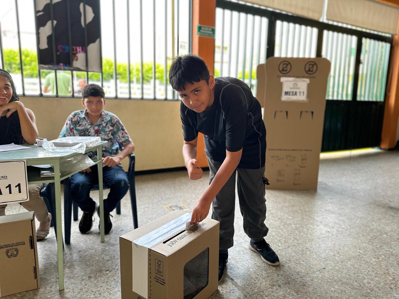 Análisis CMJ 2025: Partidos tradicionales dominan la votación en jóvenes; Izquierda sufre un revés en las urnas