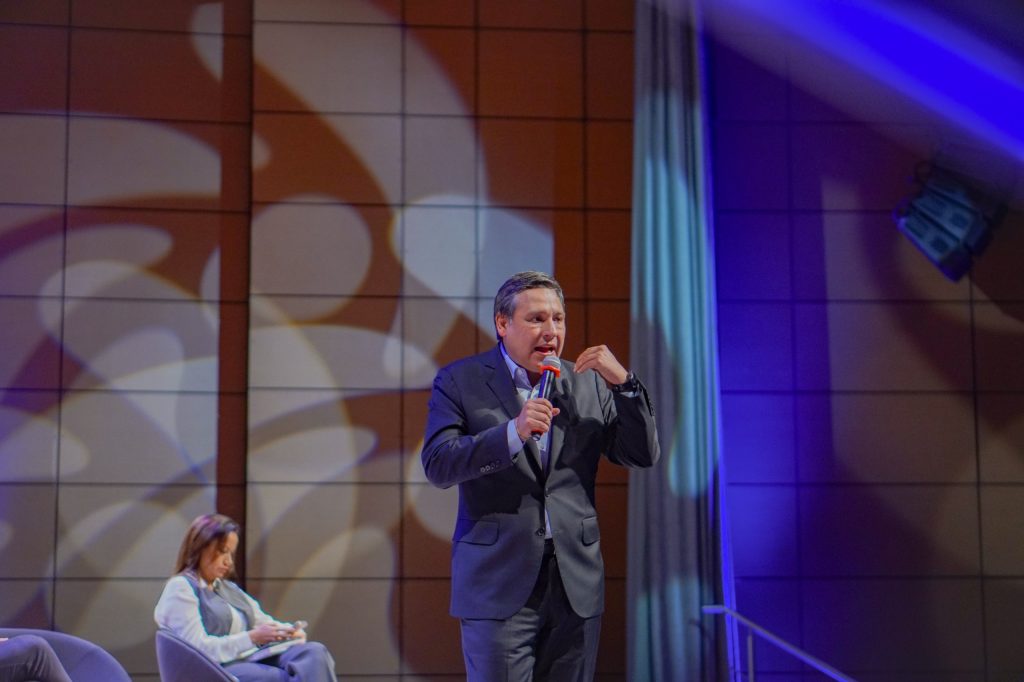 Mauricio Lizcano, precandidato presidencial