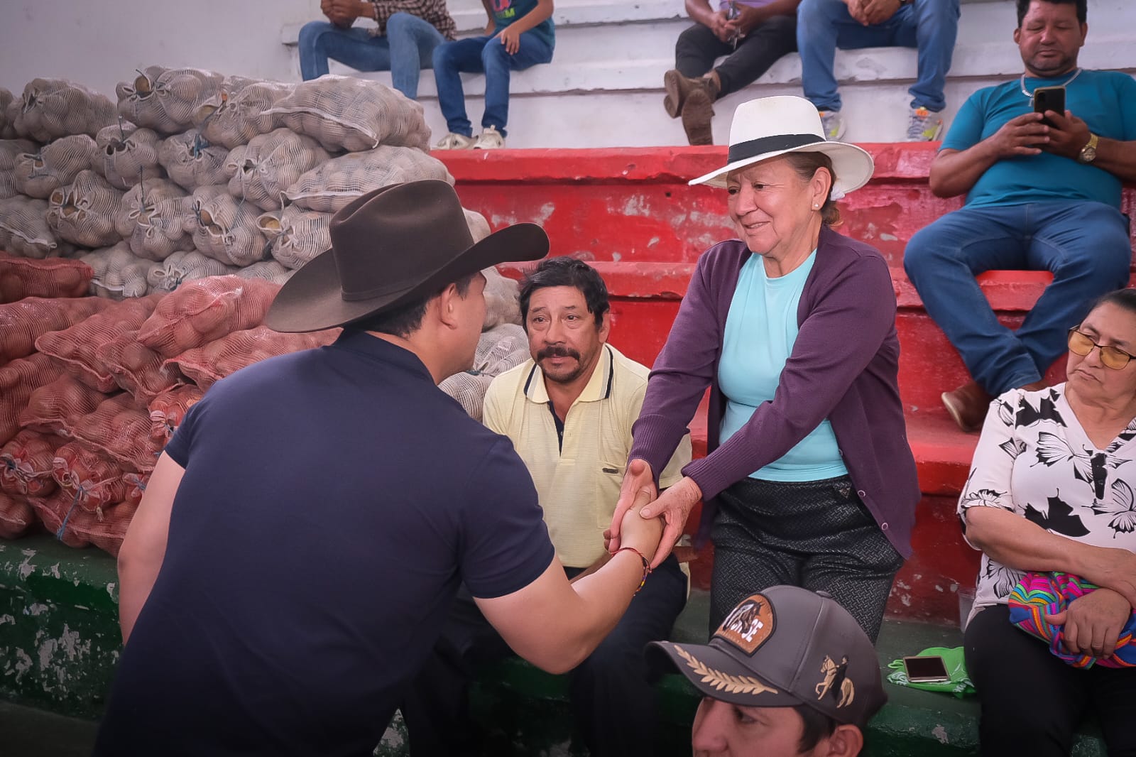 Gobernador de Casanare inaugura puentes, anuncia 200 Viviendas y lleva gas natural al territorio.