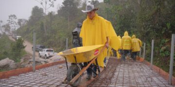 Gobernador de Casanare supervisa obras de infraestructura vial, salud y vivienda en Chámeza