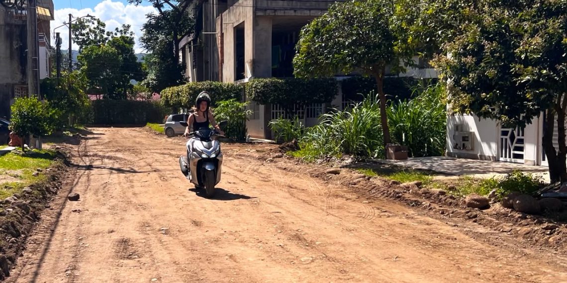 Adiós a los ‘cráteres’ y al barro: más de 1,5 km de vías intervenidas devuelven la tranquilidad a Villas del Pedregal y Bosques de Guarataro