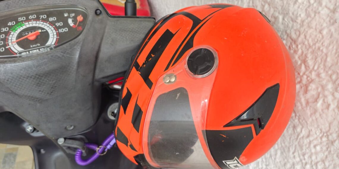 Cascos de motos de aplicaciones concentran bacterias fecales y hongos