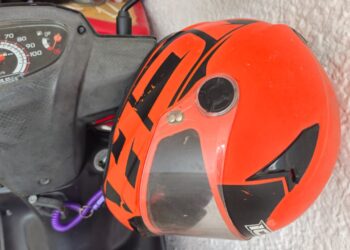 Cascos de motos de aplicaciones concentran bacterias fecales y hongos