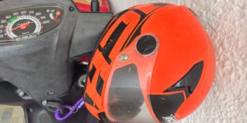 Cascos de motos de aplicaciones concentran bacterias fecales y hongos