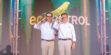 De La Espriella reabre el fracking y nuevos contratos de exploración al posesionar al presidente de Ecopetrol