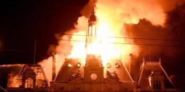 Reducen a cenizas la alcaldía de Limoges en ola de violencia que sacude a Francia